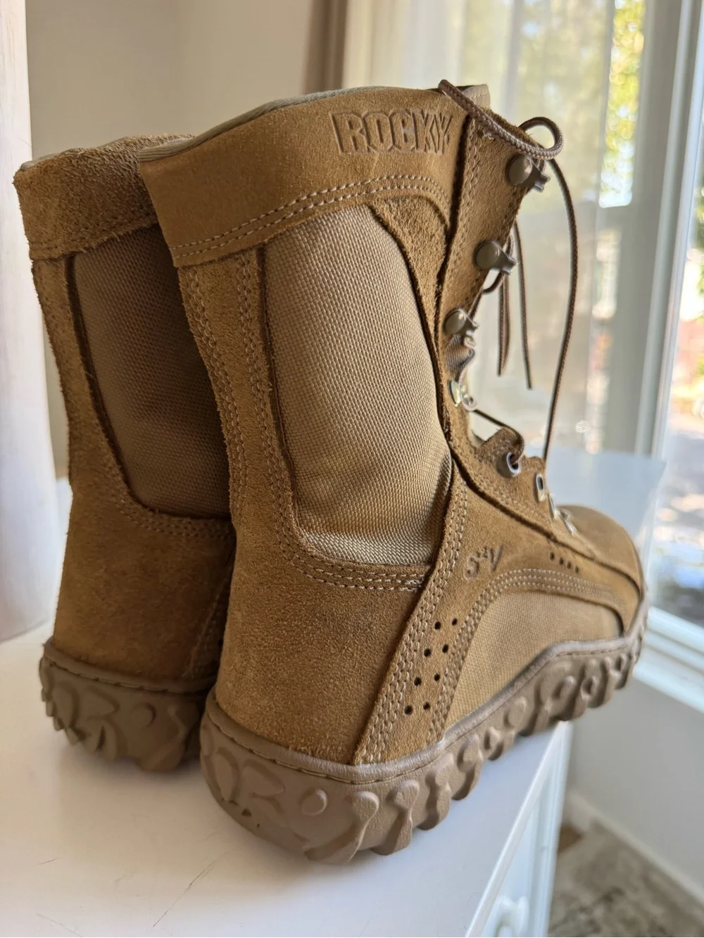 NEW Rocky S2V Special Ops Coyote Military Tactical Boots Men’s US 9M VIBRAM